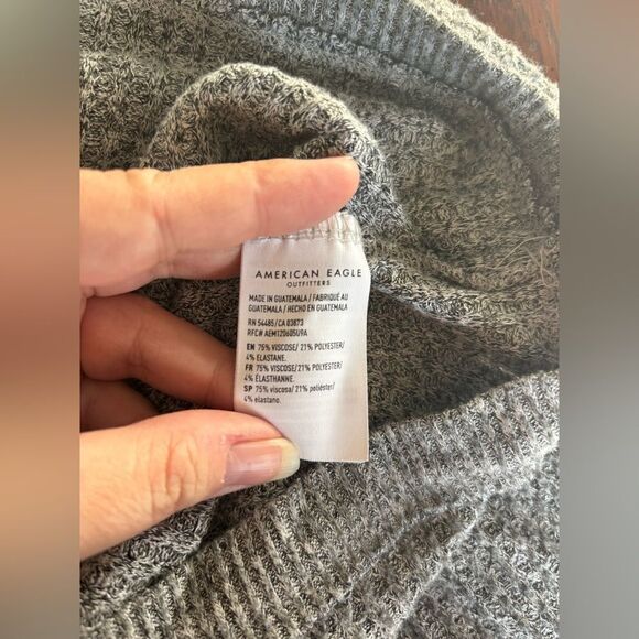 American Eagle gray neck long sleeve top with button detail  size XS/S - Picture 8 of 10